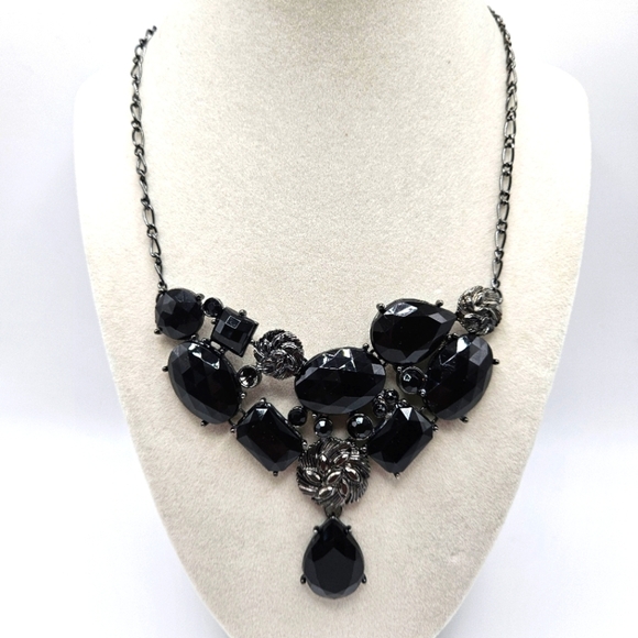 VINTAGE Avon Zoe Gunmetal Black Rhinestone Statement Bib Style Necklace Gothic - Picture 1 of 6